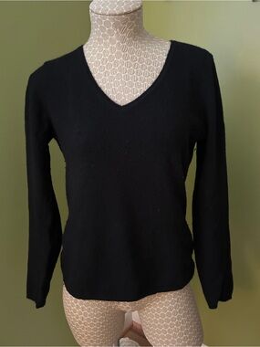 InCashmere Black V-Neck Cashmere Sweater